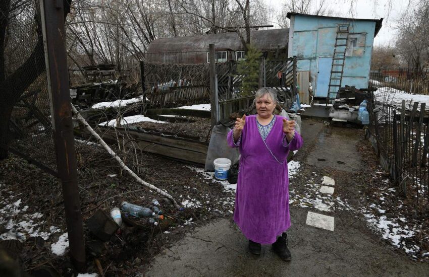 Пенсионерка из Омска 35 лет живет в бочке