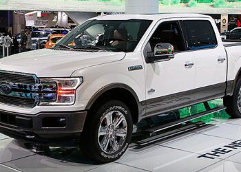 Ford приостановил поставки некоторых моделей из-за нехватки логотипов