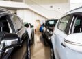 Московские дилеры массово скупают машины у региональных автосалонов