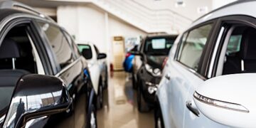 Московские дилеры массово скупают машины у региональных автосалонов