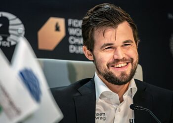 Скандал в шахматах: Карлсен сдался на втором ходу