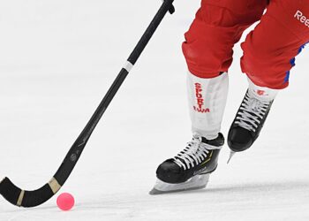 Главный тренер молодёжной сборной по хоккею с мячом получил повестку