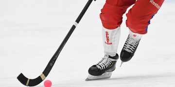 Главный тренер молодёжной сборной по хоккею с мячом получил повестку