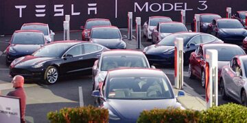 На заводе Tesla в Германии произошел пожар