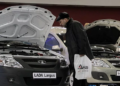 В московских автоцентрах возник дефицит Lada Largus