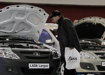 В московских автоцентрах возник дефицит Lada Largus
