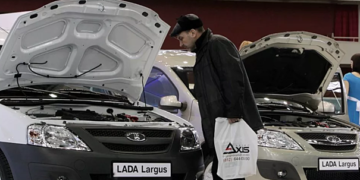 В московских автоцентрах возник дефицит Lada Largus