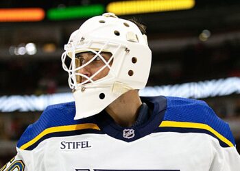 В НХЛ дебютировал загадочный русский вратарь