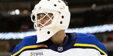 В НХЛ дебютировал загадочный русский вратарь
