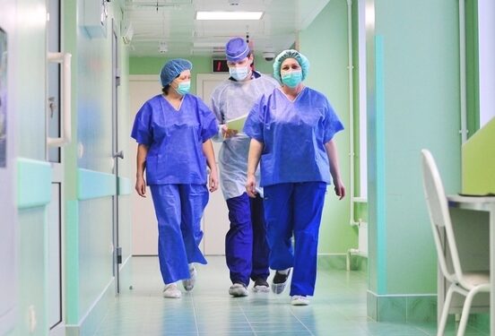 «Крепкие фельдшеры-мужчины и реаниматологи»: в Госдуме рассказали, каких медиков будут призывать в первую очередь в рамках частичной мобилизации