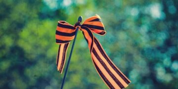 Осквернение георгиевской ленты станет уголовно наказуемым преступлением в России