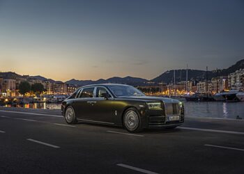 Rolls-Royce отзывает новый Phantom из-за проблем с фарами