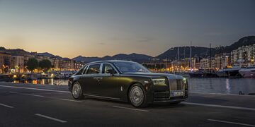 Rolls-Royce отзывает новый Phantom из-за проблем с фарами
