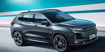 Премиум-кроссовер Exeed LX обрел новый двигатель и салон