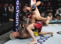 Ислам Махачев «задушил» Чарльза Оливейру и стал новым чемпионом UFC