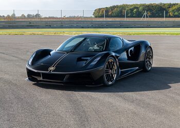 Электрогиперкар Lotus получил ретро-версию