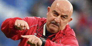 Черчесов высказался о недовольстве Дзюбой в Турции