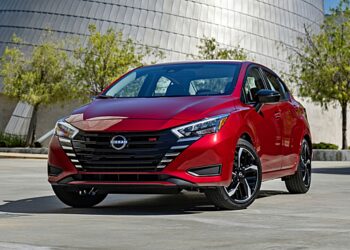 Бюджетный седан Nissan Versa: рестайлинг на фоне обвала продаж