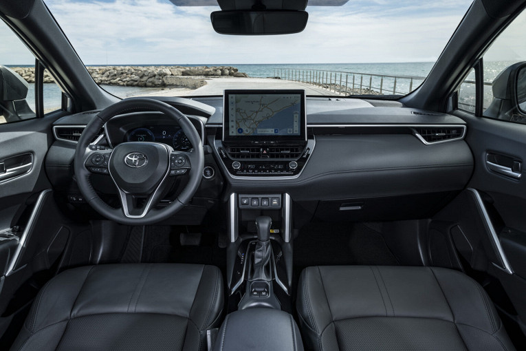 Toyota объявила о скором старте продаж Corolla Cross пятого поколения