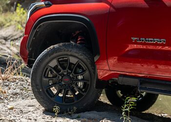 Toyota увеличила дорожный просвет новой Tundra