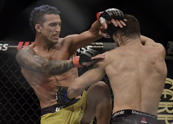 Оливейра прокомментировал поражение Махачеву