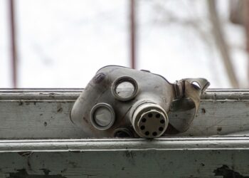 Место падения Су-30 в Иркутске залило токсичным горючим