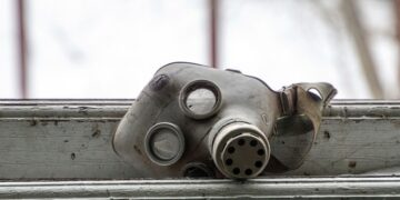 Место падения Су-30 в Иркутске залило токсичным горючим