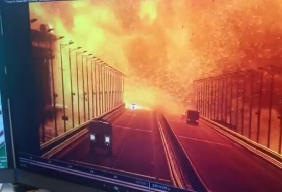 «Звезда»: Момент взрыва на Крымском мосту засняли камеры наблюдения (видео)