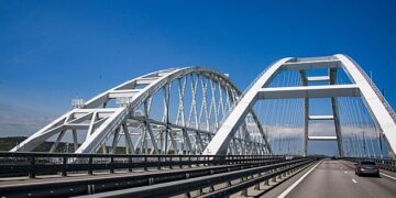 На Крымском мосту установили все четыре пролета