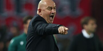 Черчесов рассказал, что ему кричат на улицах в Венгрии