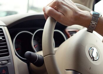 Продажу японских праворульных автомобилей могут запретить в России