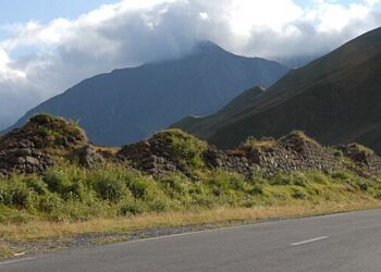 Военно-грузинскую дорогу открыли для всех видов транспорта