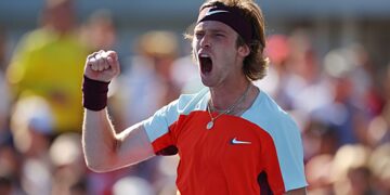 Рублев обыграл Медведева на старте Итогового чемпионата ATP