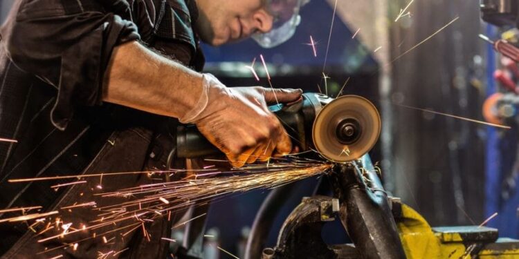 Чем занимается автомобильный слесарь?