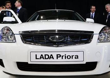 Чиновников российского региона пересадили с иномарок на Lada