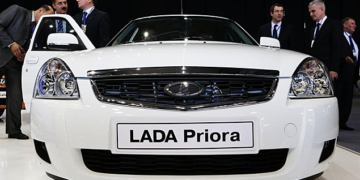 Чиновников российского региона пересадили с иномарок на Lada