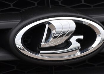 Игроки «Зенита» теперь будут ездить на автомобилях марки LADA