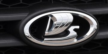 Игроки «Зенита» теперь будут ездить на автомобилях марки LADA