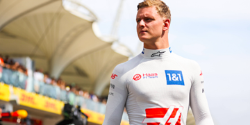 «Хаас» прекратил сотрудничество с Шумахером