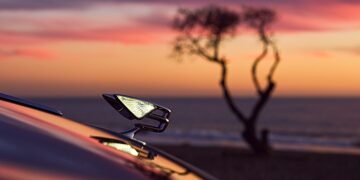 Bentley раскрыла секреты производства «летящей B»