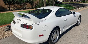 Старую Toyota Supra продали дороже нового спорткара Porsche