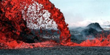 Вулкан Шивелуч на Камчатке готовится к мощному извержению (фото)