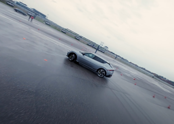 Kia Stinger и Kia EV6 сравнили в дрифте