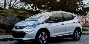 Машина с огоньком: GM отзывает 140 тыс. электромобилей Chevrolet Bolt EV