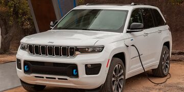 Jeep лишил новый Grand Cherokee двигателя V8
