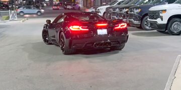 У нового Chevrolet Corvette за 12 млн сломался двигатель по пути из автосалона