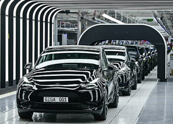 Tesla отзовет более 430 тыс. автомобилей в Китае