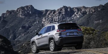 Будущее Jeep Cherokee оказалось под вопросом