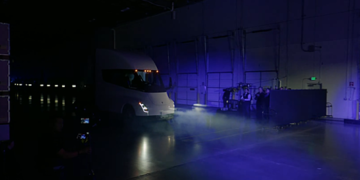 Илон Маск представил новый грузовик Tesla