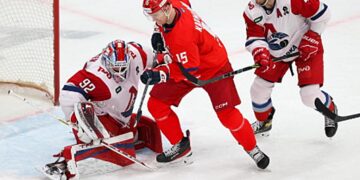 Хоккеисты ЦСКА второй раз в сезоне обыграли «Локомотив»
